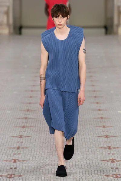 Look 8